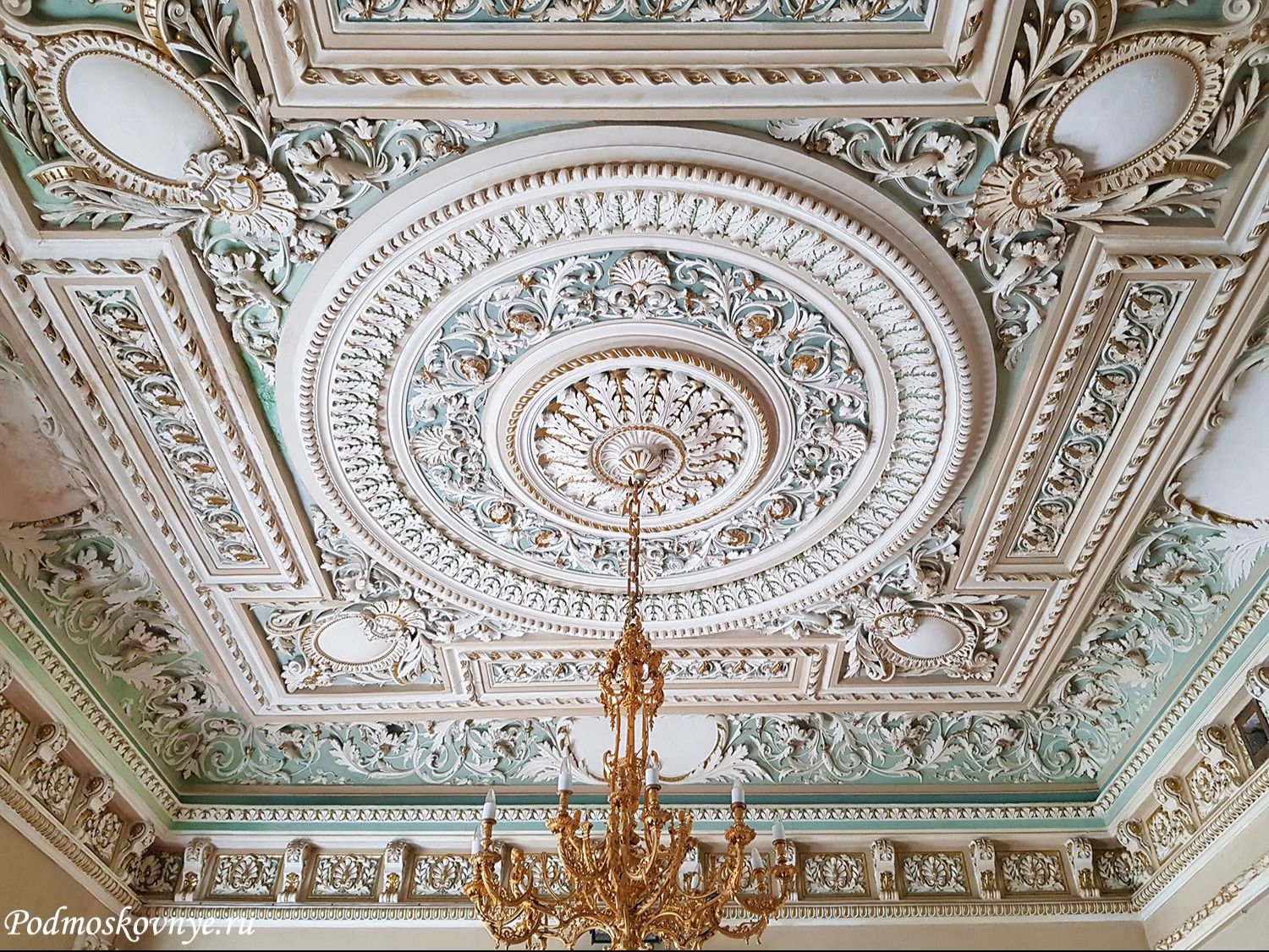Exquisite Moroccan-Style Gypsum Plaster Ceiling Rose - Handcrafted Elegance