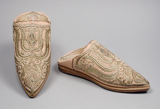 Chic Moroccan Leather Slippers for Home Relaxation