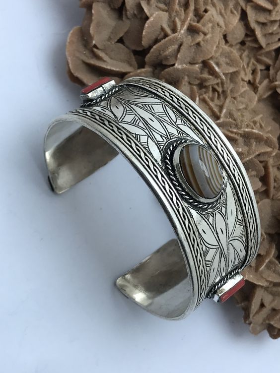 Pulsera Tuareg Marroquí de Plata con Decoración Geométrica