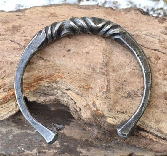 Moroccan Tuareg Silver Geometric Bracelet - Handcrafted Elegance