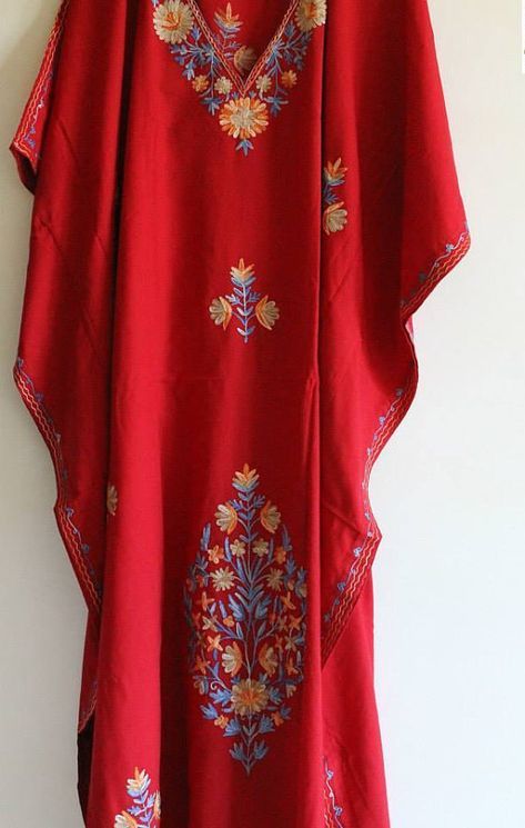 Bohemian Chic Moroccan Kaftan Dress - Embroidered Pattern & Stylish Design