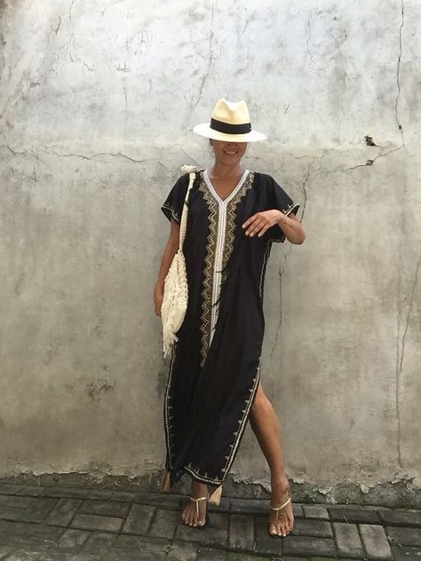 Vestido Caftán Marroquí con Bordado Moderno