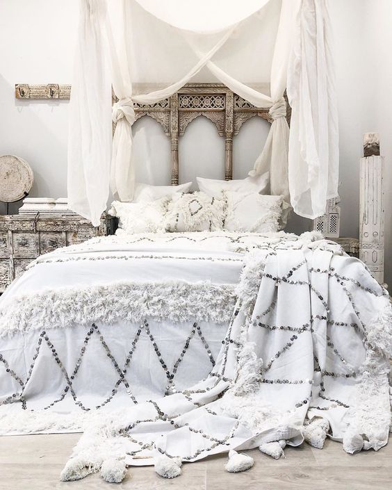 Moroccan Wedding Blanket - Premium Wool Handcrafted with Fringe