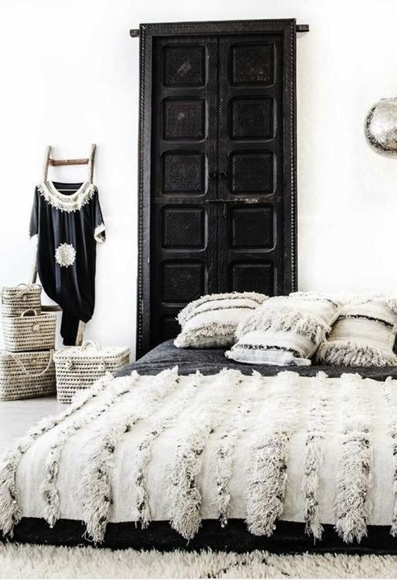 Luxurious White Moroccan Pom Pom Wool Blanket