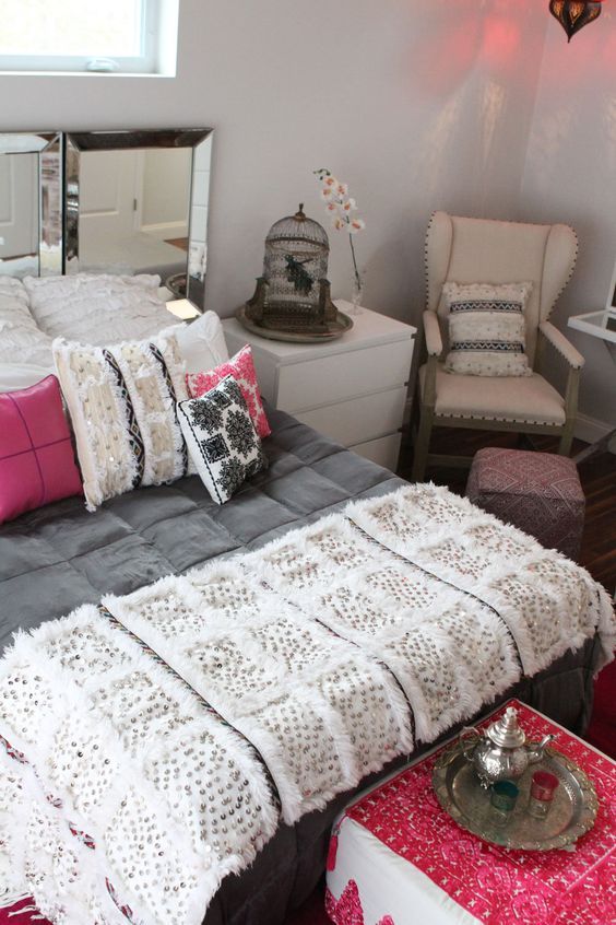 Luxury Hand-Woven Moroccan Wedding Blanket 003