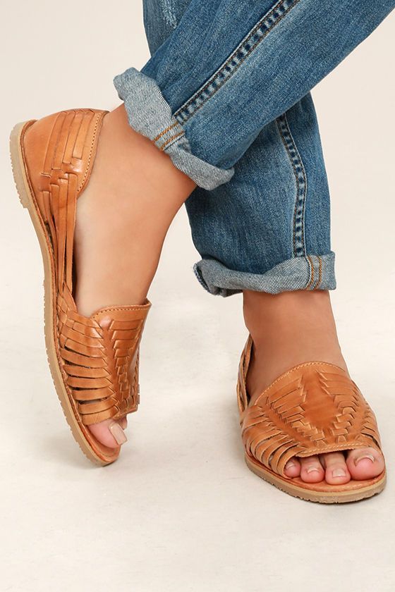 Exquisite Leather Sandals: High-Quality Comfort & Style.