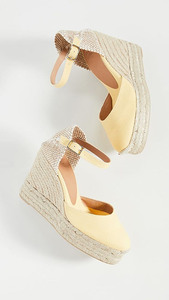 Natural Straw Handcrafted Eco-Friendly Sandals - Chic & Sustainable.