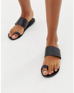 Chic Leather Sandals: Stylish & Durable Choice for Any Outfit