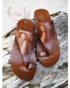 Elegant Leather Sandals for Stylish Comfort and Durability.