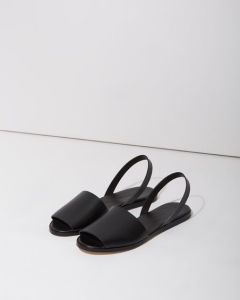 Chic Leather Sandals for Summer Style - Premium Leather, Versatile Design