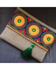 Elegant Handwoven Straw Clutch Bag - Chic & Versatile