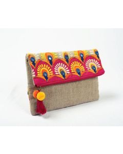 Elegant Straw Clutch - Sustainable Style Statement