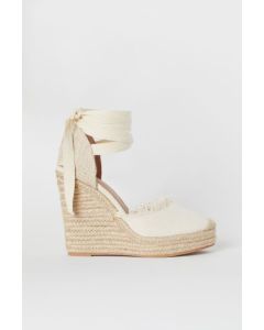 Straw Sandals: Sustainable Eco-Friendly Footwear