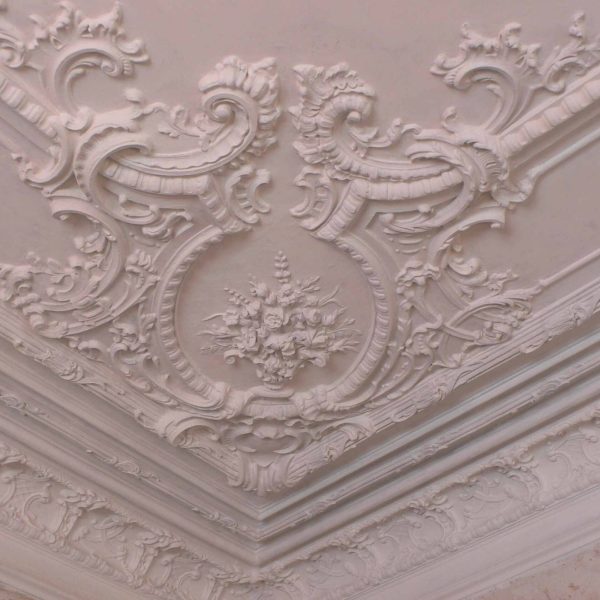 Luxurious Moroccan Gypsum Plaster Arch - Handcrafted Ceiling Art