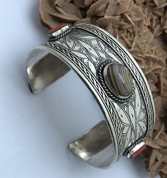 Handcrafted Moroccan Berber Silver Bracelet - Elegant Geometric Design