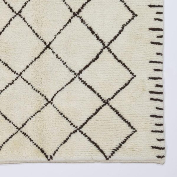 Luxurious Handwoven Beni Ourain Wool Rug - Geometric Design