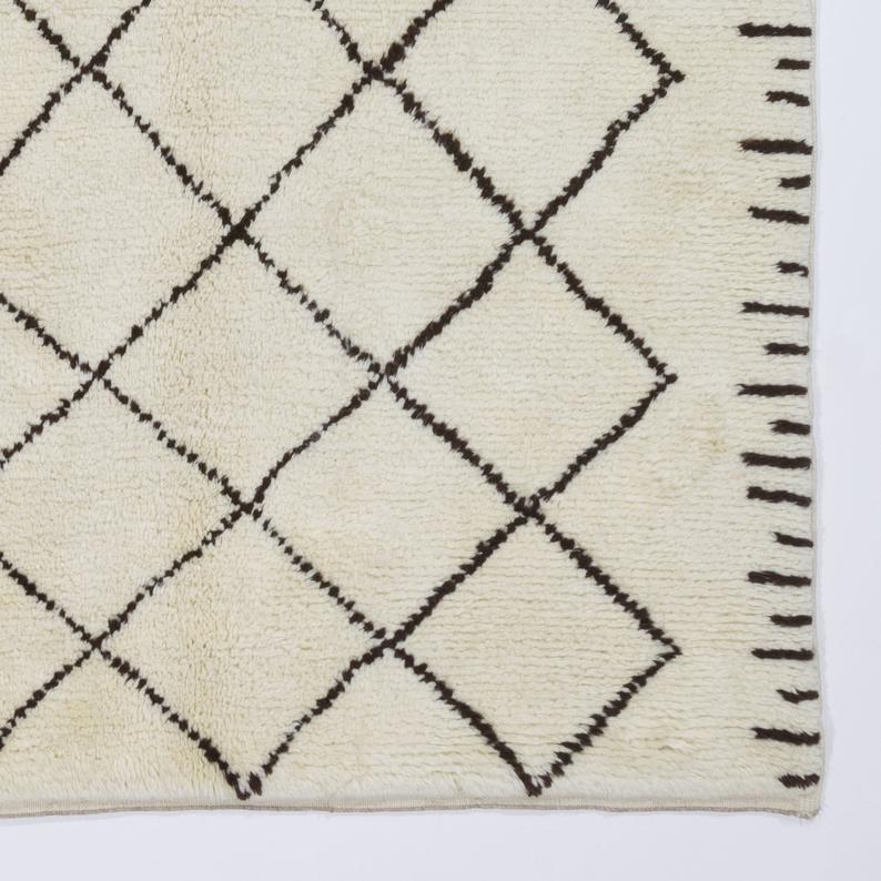 Luxurious Handwoven Beni Ourain Wool Rug - Geometric Design