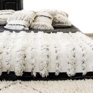 Luxurious Moroccan Woolen Blanket | Handcrafted Design