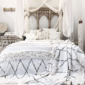 Moroccan Wedding Blanket - Premium Wool Handcrafted with Fringe