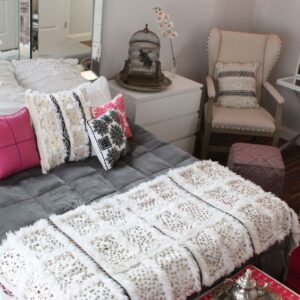 Luxury Hand-Woven Moroccan Wedding Blanket 003