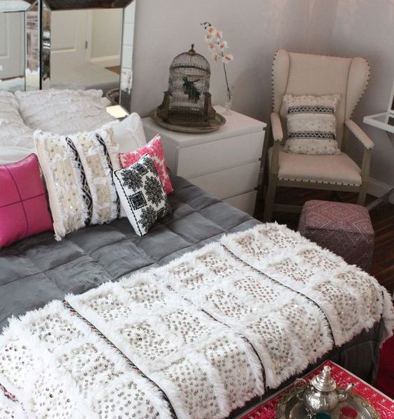Luxury Hand-Woven Moroccan Wedding Blanket 003