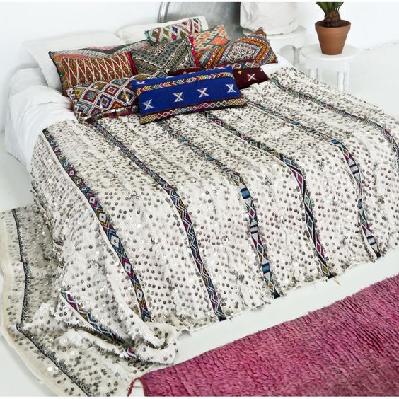 Moroccan Wool Blanket - Hand-Crafted Grey Accent