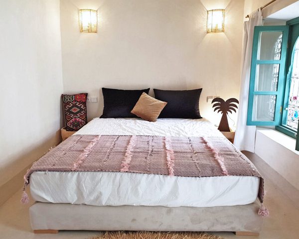 Pink Handwoven Moroccan Stripe Cotton Blanket - Multifunctional Cozy Decor