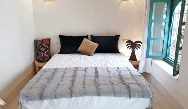 Traditional Moroccan Wool Blanket | Luxurious Handwoven Stripe Pattern