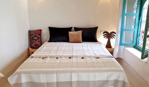 Luxurious Beige & White Handwoven Moroccan Wool Blanket