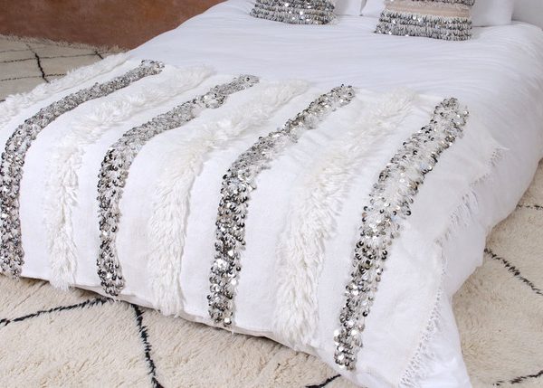 Handwoven Moroccan Wedding Blanket - 100% Wool Crafted by Artisans