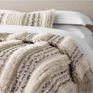 Moroccan Hand-Woven Wool Blanket - Cozy and Versatile