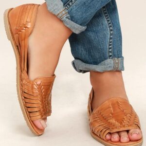 Exquisite Leather Sandals: High-Quality Comfort & Style.