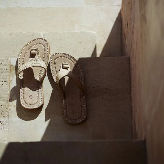 Chic Leather Sandals: High-Quality Fashion & Comfort