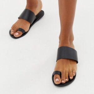 Chic Leather Sandals: Stylish & Durable Choice for Any Outfit