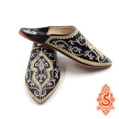 Luxurious Leather Slippers for Ultimate Comfort and Style.