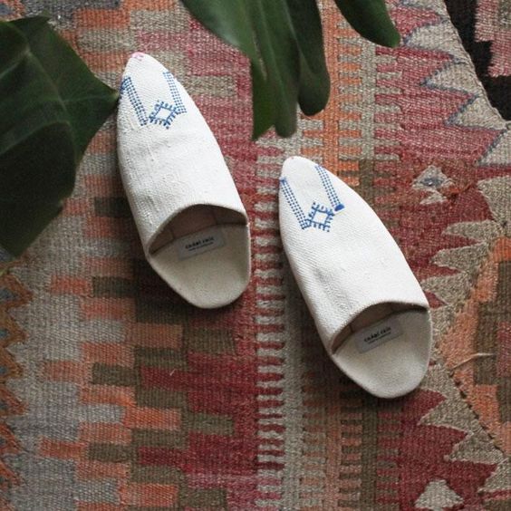 Luxurious Leather Moroccan Slippers for Ultimate Comfort.