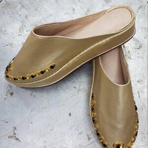 Luxurious Moroccan Leather Slippers for Ultimate Comfort.