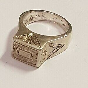 "Handcrafted Moroccan Tuareg Berber Rings - Vibrant Colors and Intricate Designs"