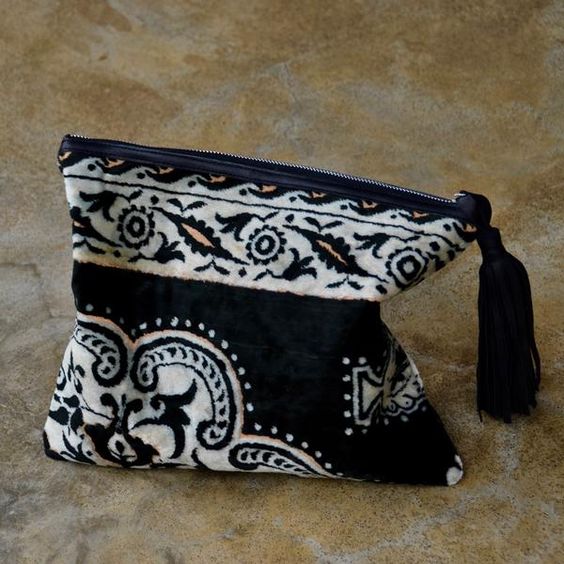 Moroccan Handcrafted Black & White Straw Clutch - Stylish & Eco-Friendly