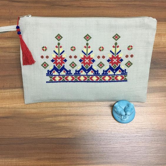 Moroccan Handwoven Straw Clutch - Eco-Friendly & Versatile