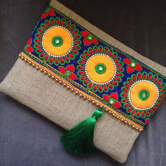Elegant Handwoven Straw Clutch Bag - Chic & Versatile
