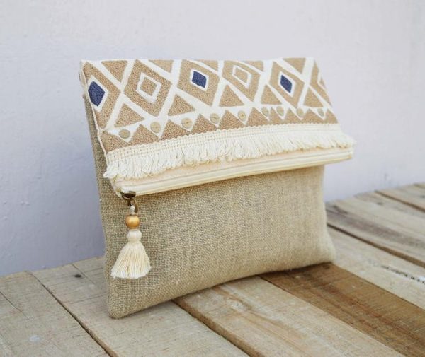Chic Straw Clutches 062 - Stylish & Durable Fashion Accessory for All Occasions