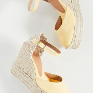 Natural Straw Handcrafted Eco-Friendly Sandals - Chic & Sustainable.