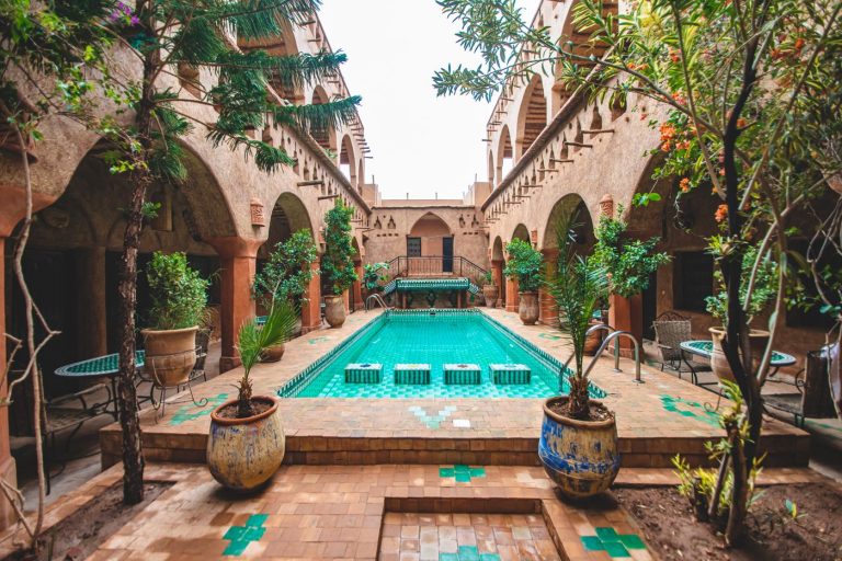 Long pool between the arches